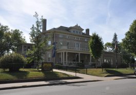 Panduan Liburan Singkat di Muscatine Tempat Bersejarah, Pemandangan Sungai, dan Kuliner Lokal