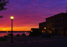 Twilight Vibes When the City of Muscatine Slows Down and Stories Begin