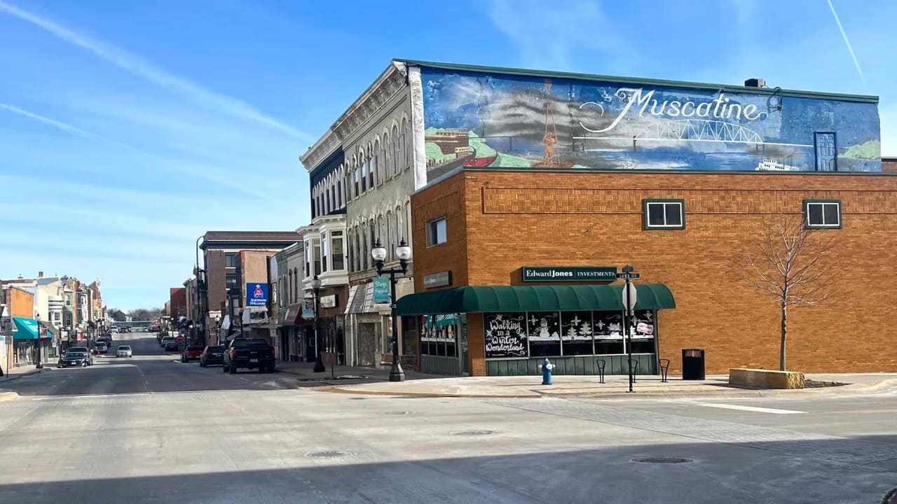 Must-See Attractions and Experiences at Downtown Muscatine